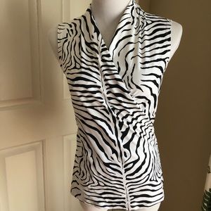 J McLaughlin small black and white print top